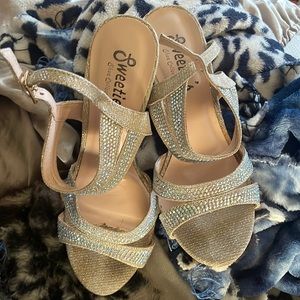 heels , worn for barely an hour , size 5 , super comfortable and sooo beautiful